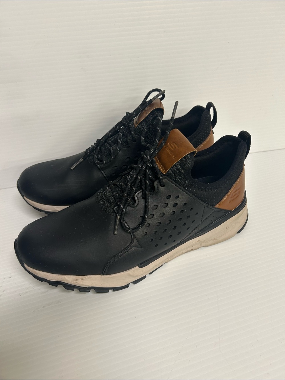 Skechers Men’s Relven-Hemson Sneakers 65732 Air-Cooled Memory Foam Black Size 10